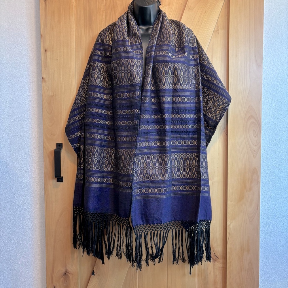 💕New Listing 💕Elegant Purple with Gold stitching Shawl/Rebozo